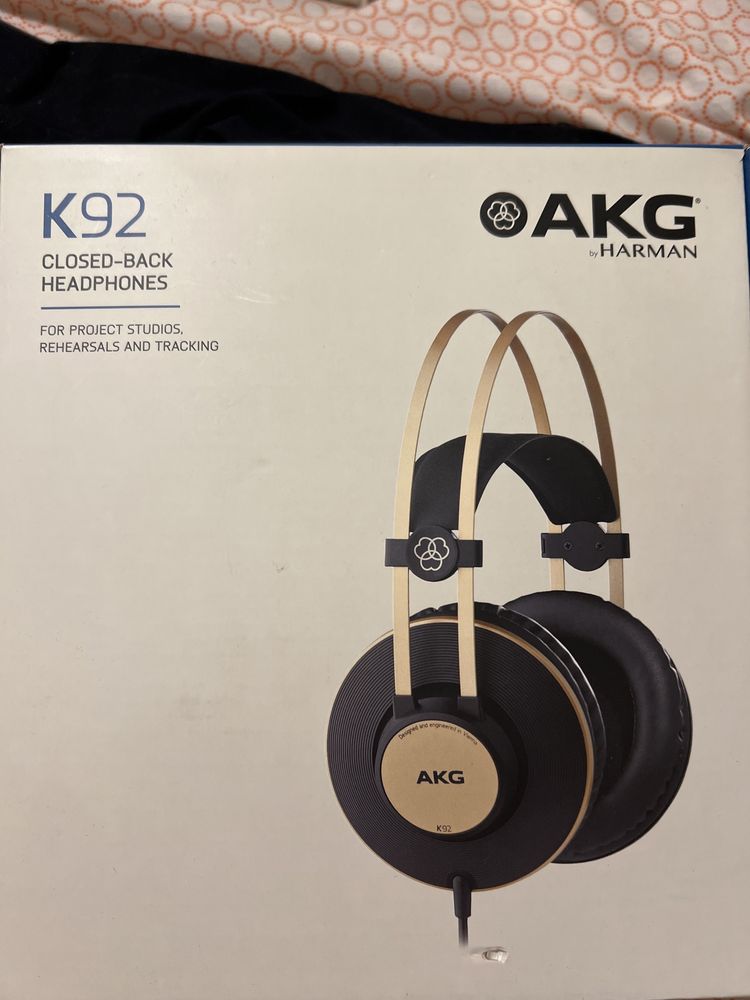 Auscultadores AKG novos na caixa com recibo