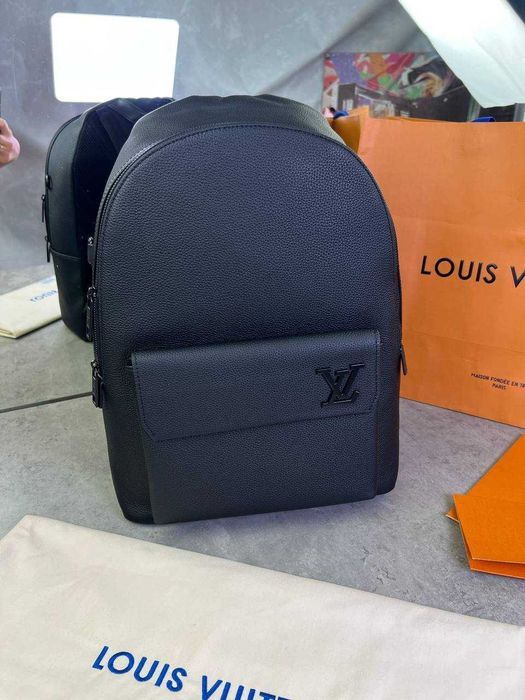 Черный рюкзак Louis Vuitton кожаный ранец LV сумка Луи Виттон c824