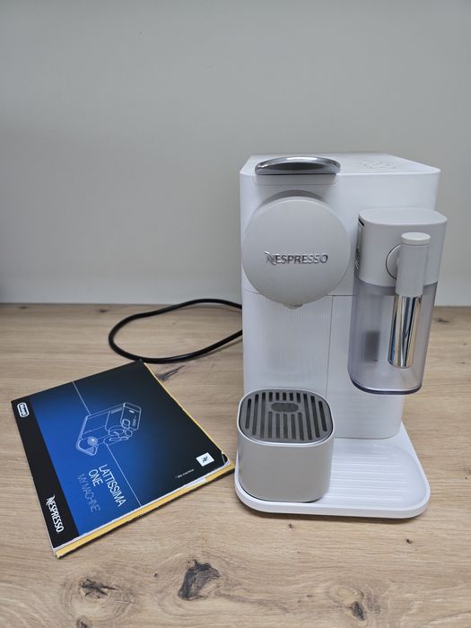Vendo maquina nespresso latissima one