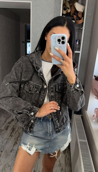 Джинсова куртка з капюшоном