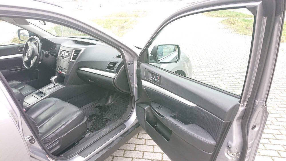 Продам автомобіль SUBARU Outback