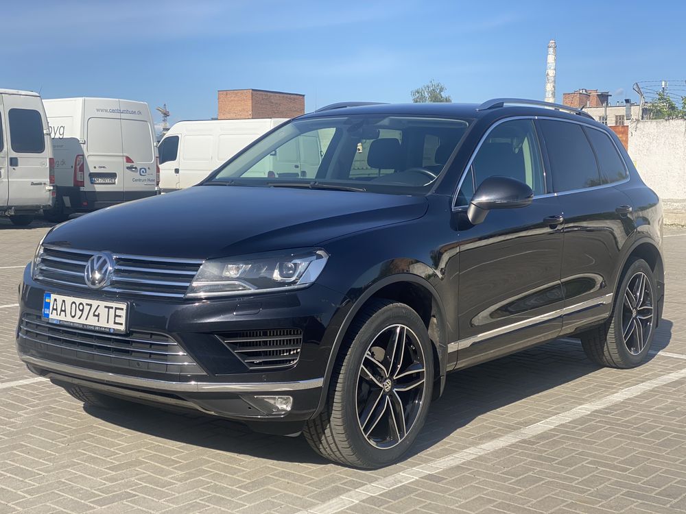 Volkswagen Touareg 3.0-TDI-2017 год.