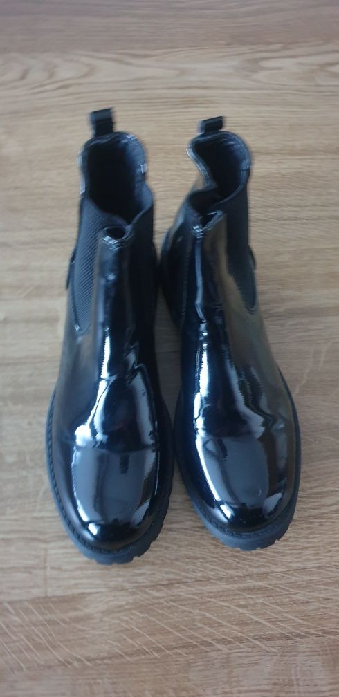 C&A lakierowane botki rozmiar  40