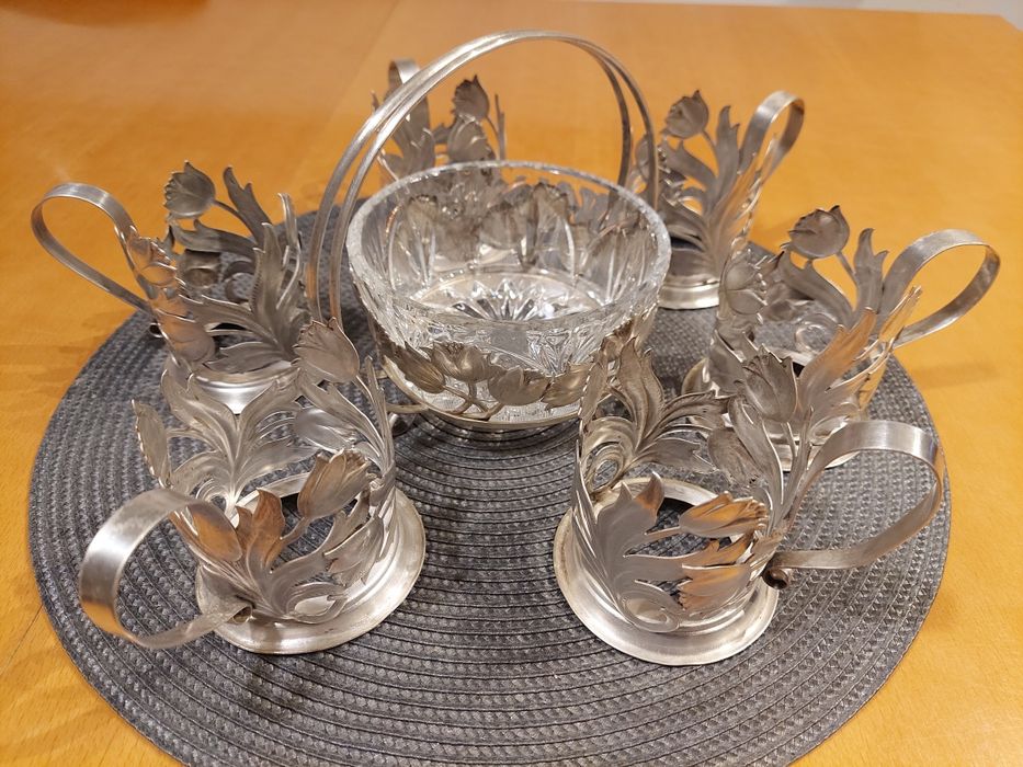 Posrebrzane uchwyty do szklanek wraz cukiernicą f. Hefra