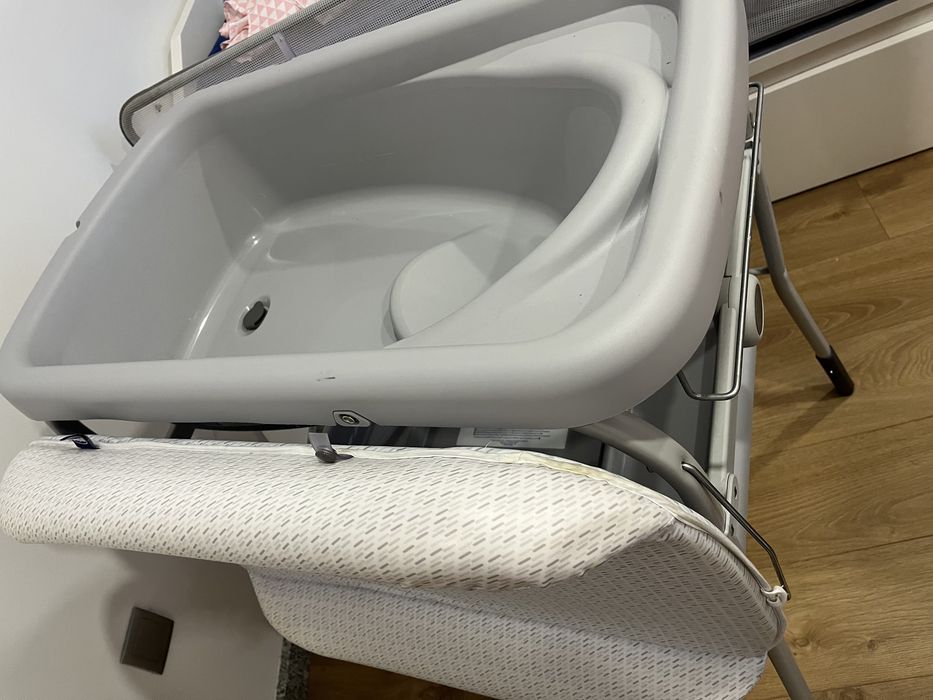 Banheira e troca fraldas marca chicco