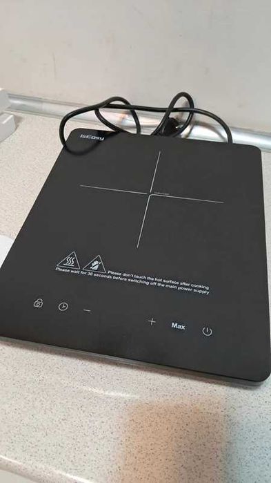 Płyta indukcyjna Iseasy WQ-8010 przenośna 2100 W kompaktowa