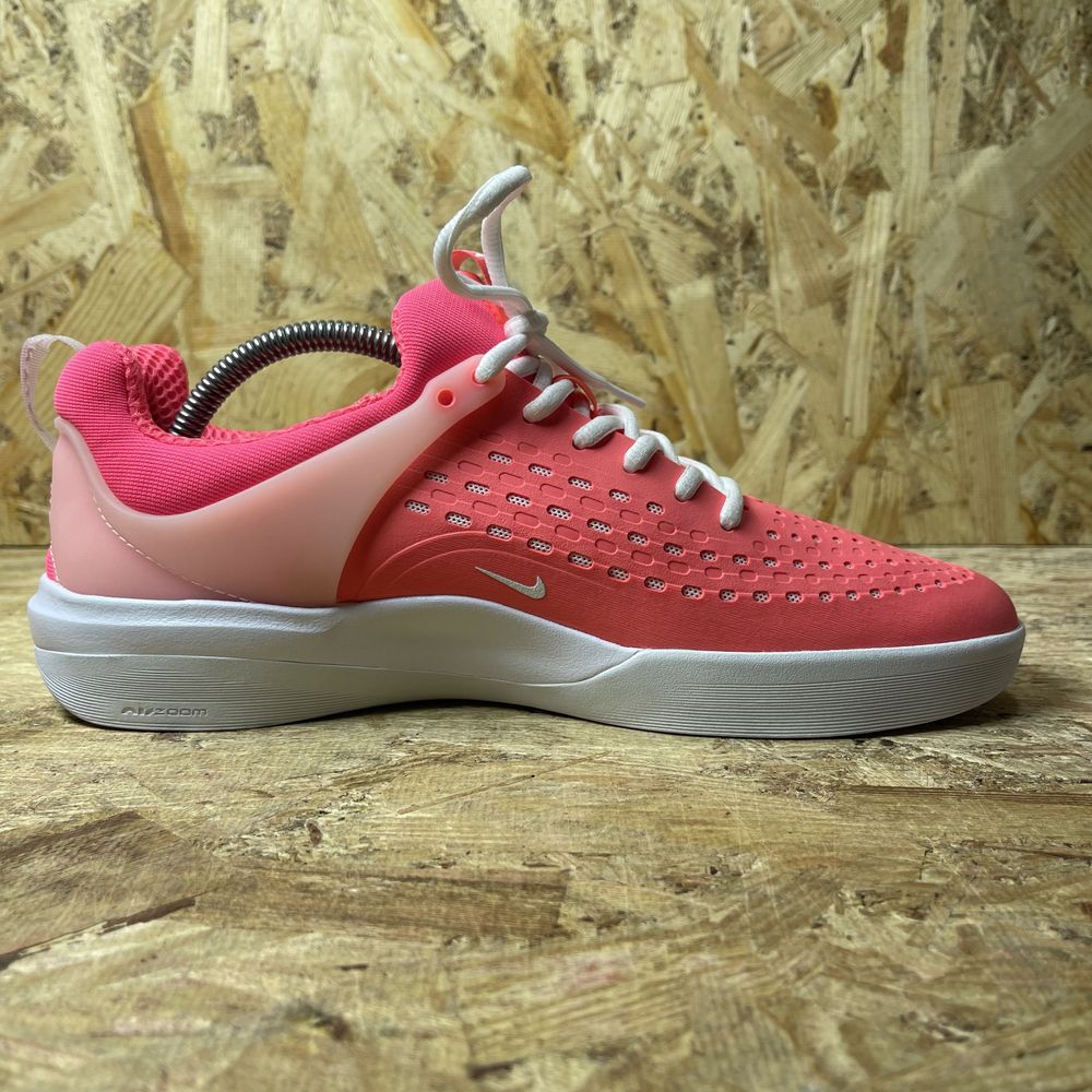 Чоловічі кросівки Nike Sb Zoom Nyjah 3 Skate Shoes Pink DV7896-600