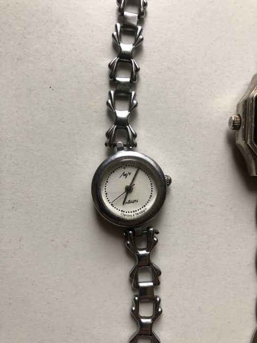 Годинники наручні в неробочому стані