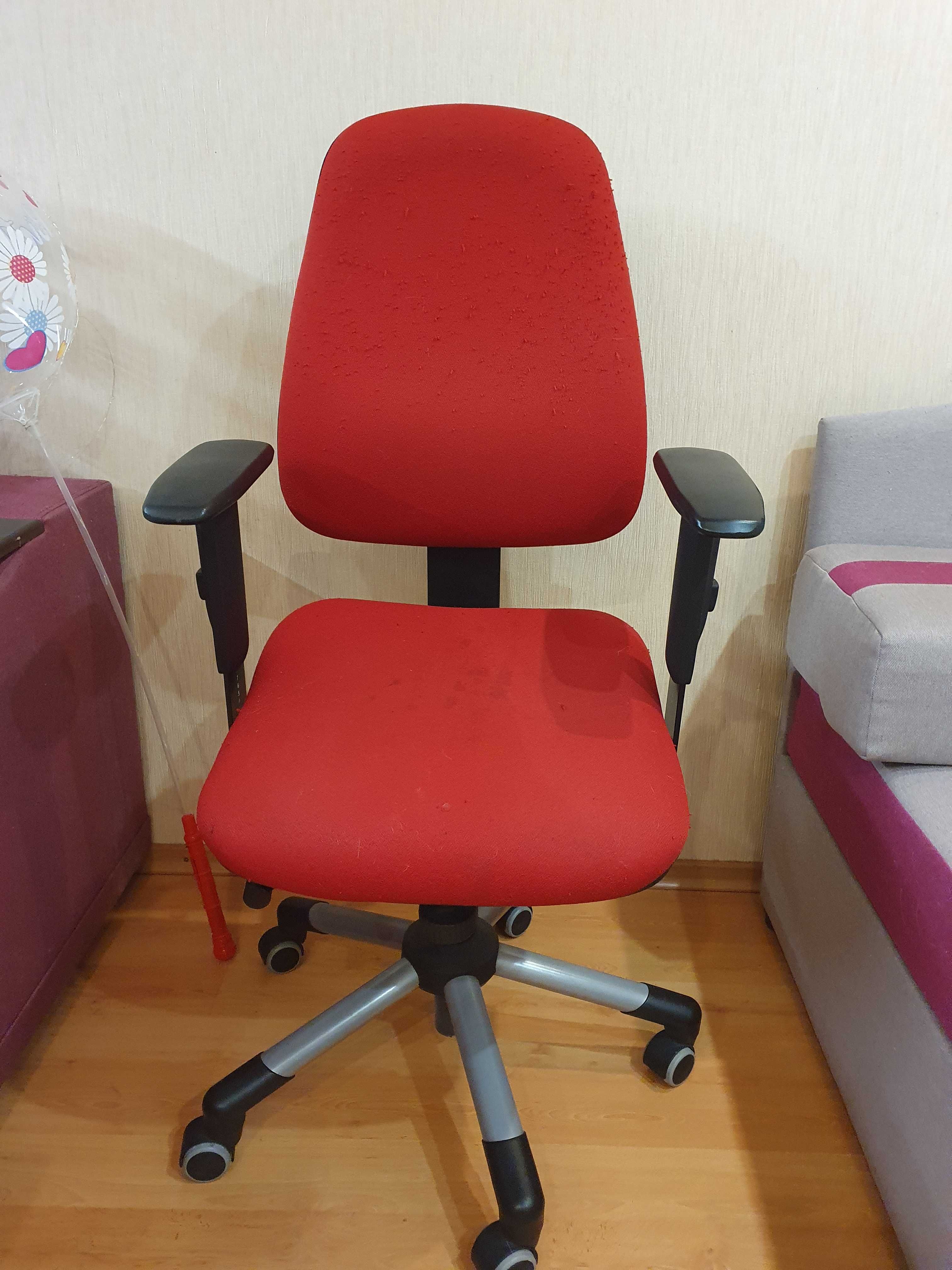 Крісло офісне або для навчання