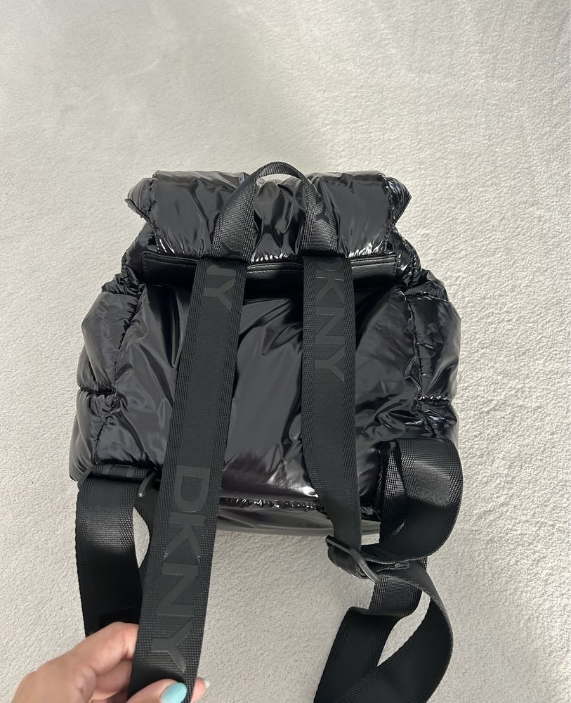 Mochila DKNY preta
