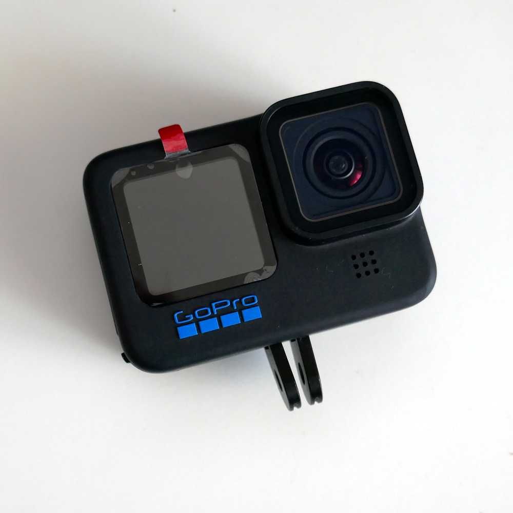 GoPro 11 Black com Extras (baterias + carregador + proteções)