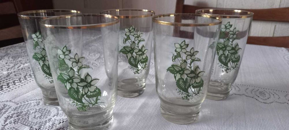 Стаканчики с цветами и золотым кантом 5 шт