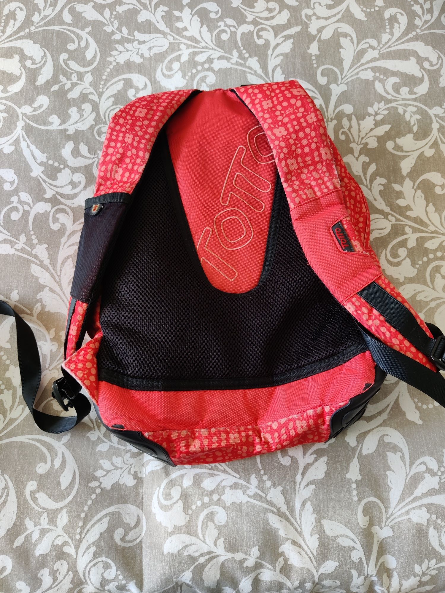 Mochila totto em boas condições