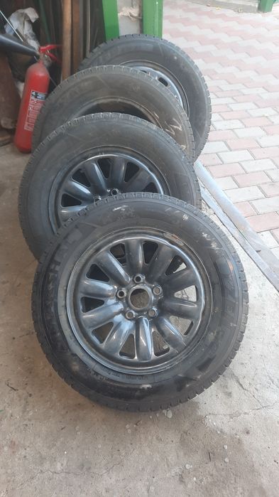 Продам зимню гуму