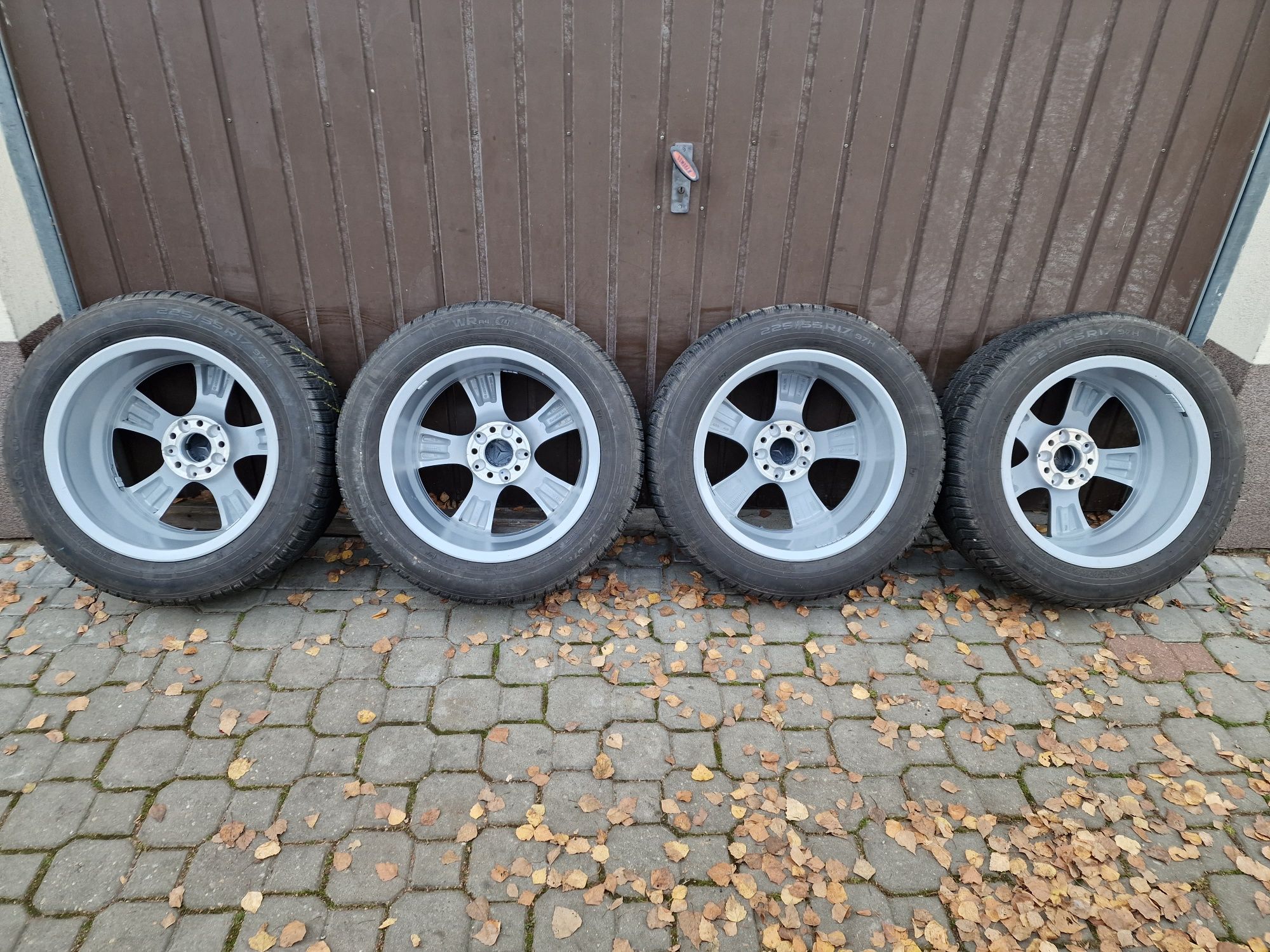 Felgi z oponami zimowymi 225/55R17 Mercedes E klasa w213 5x112 C238 C