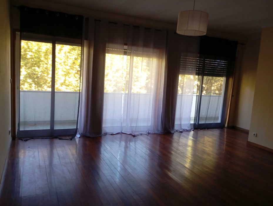 Arrendo T1 Vila Verde centro