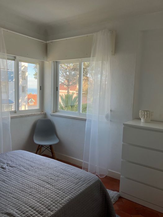 Arrenda-se T1 ,Monte Estoril, vista de mar, garagem box