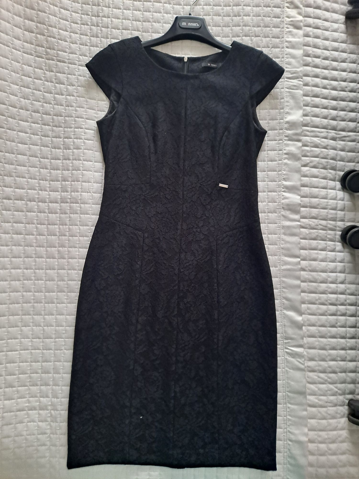 Czarna koronkowa sukienka Monnari r.36