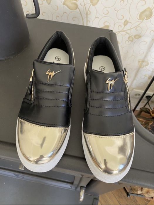 Мокасини, снікерси