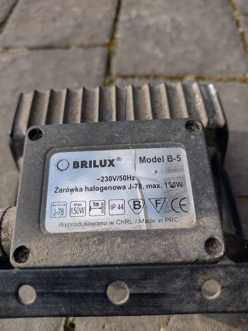 Lampa halogenowa firmy  Brilux model B -5  wraz z żarówką 150W.