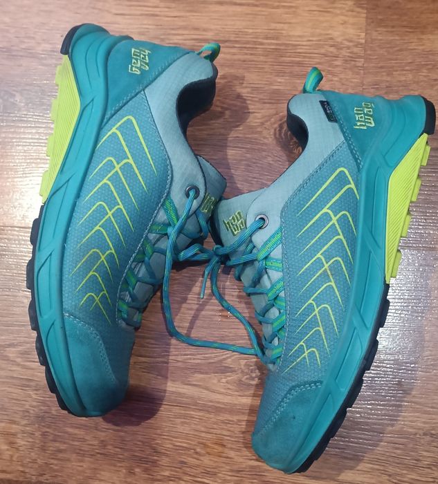 Жіночі спортивні кросівки