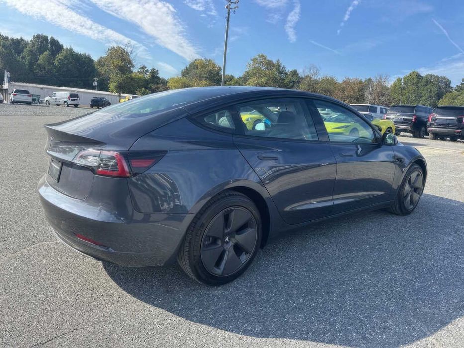 Tesla Model 3      2023