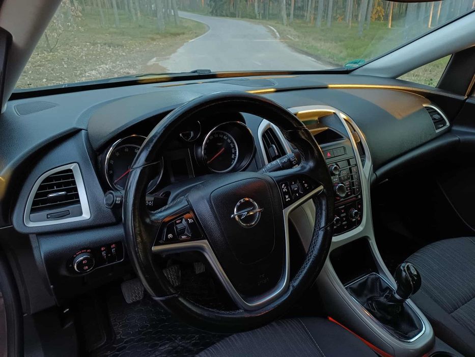 Opel astra J benzyna