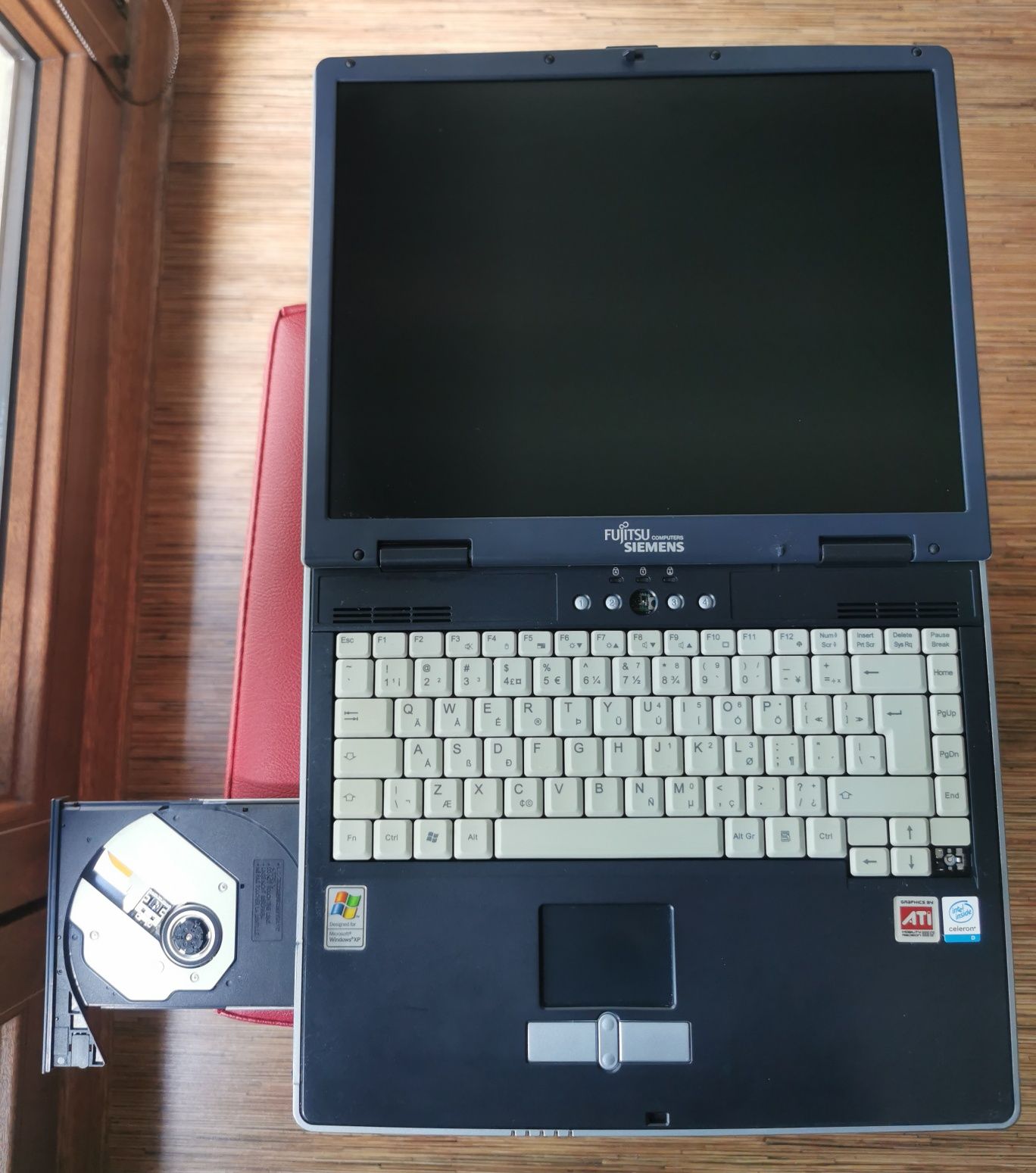 Laptop Fujitsu Siemens Amilo Pro v7010-uszkodzony