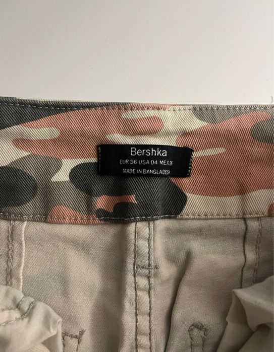 Calças Bershka Estampa Cinzento Rosa e Branco