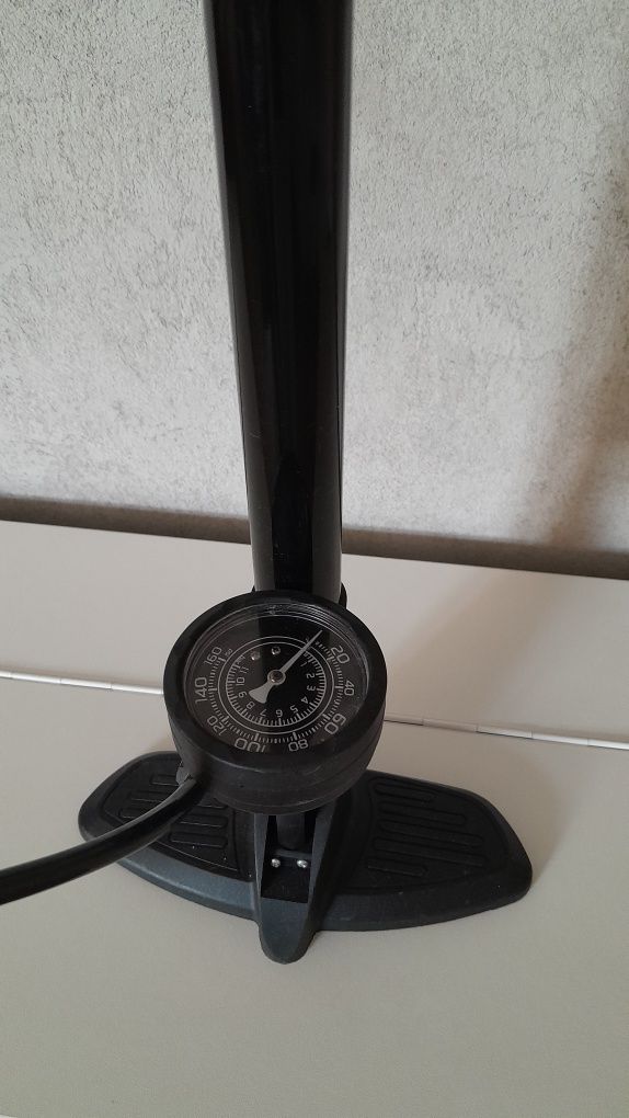 Pompka rowerowa lub do piłek nowa