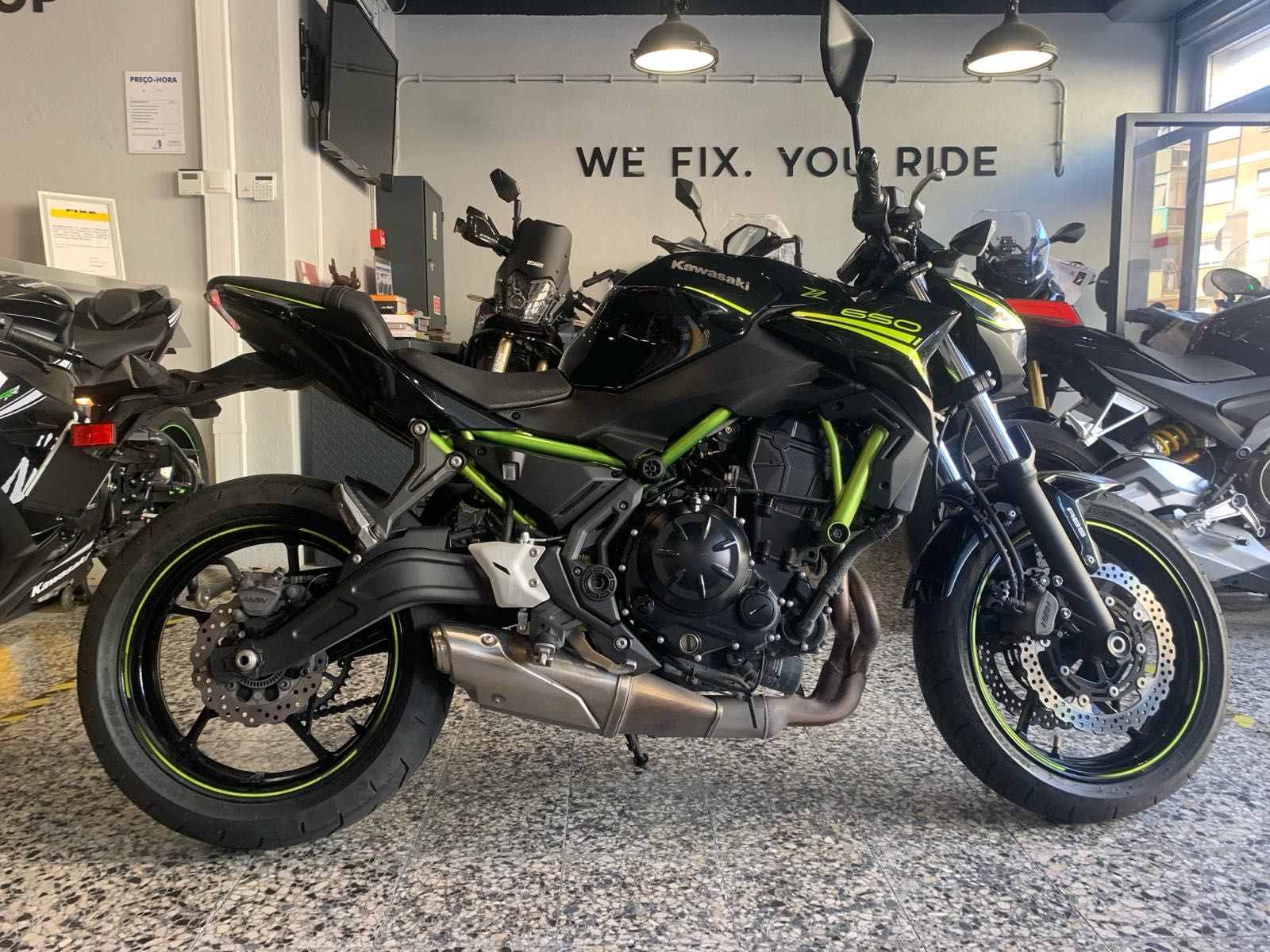 KAWASAKI Z 650 de 7/2020 em estado impecável.