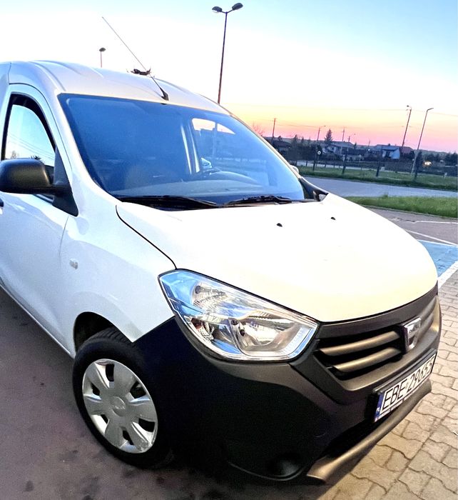 Wynajem samochodu wypożyczalnia aut bus lpg hak blaszak tani najem