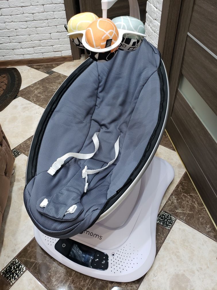 Электронный шезлонг-качели 4moms MamaRoo4 Cool Mesh