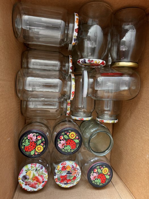 Банки 0,5, 1 літр