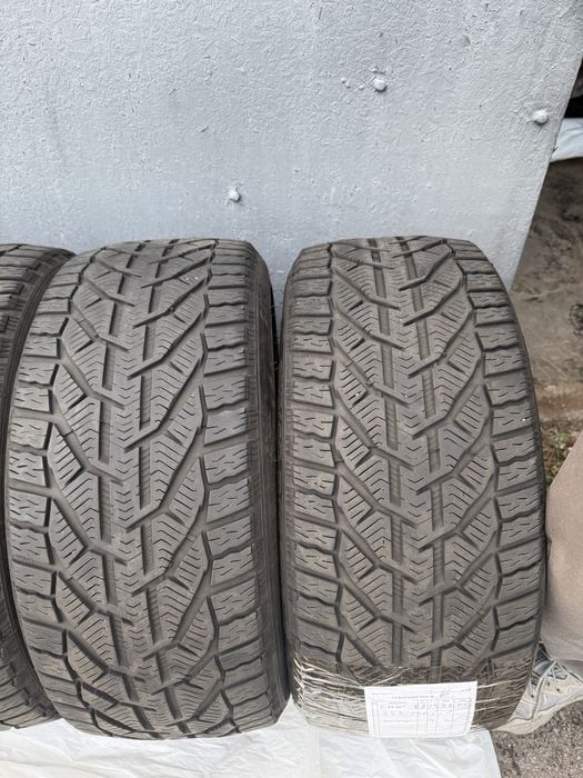 235/40/18 зіма TIGAR