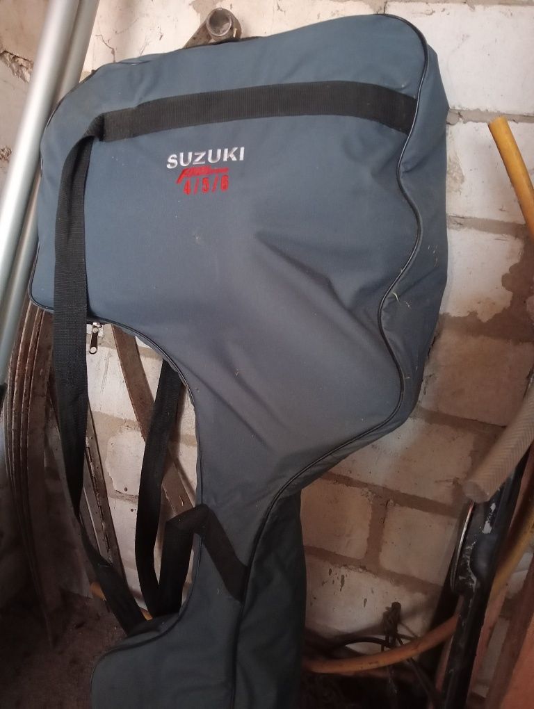 Лодочний мотор suzuki,6 л.с.,резинова ложка " калібрі " на 4 місця .