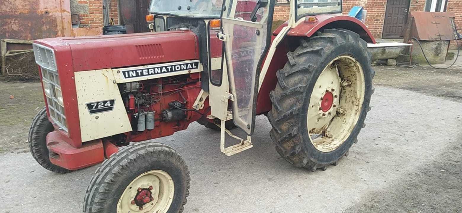 Traktor International 724, rocznik 1974.  67 km