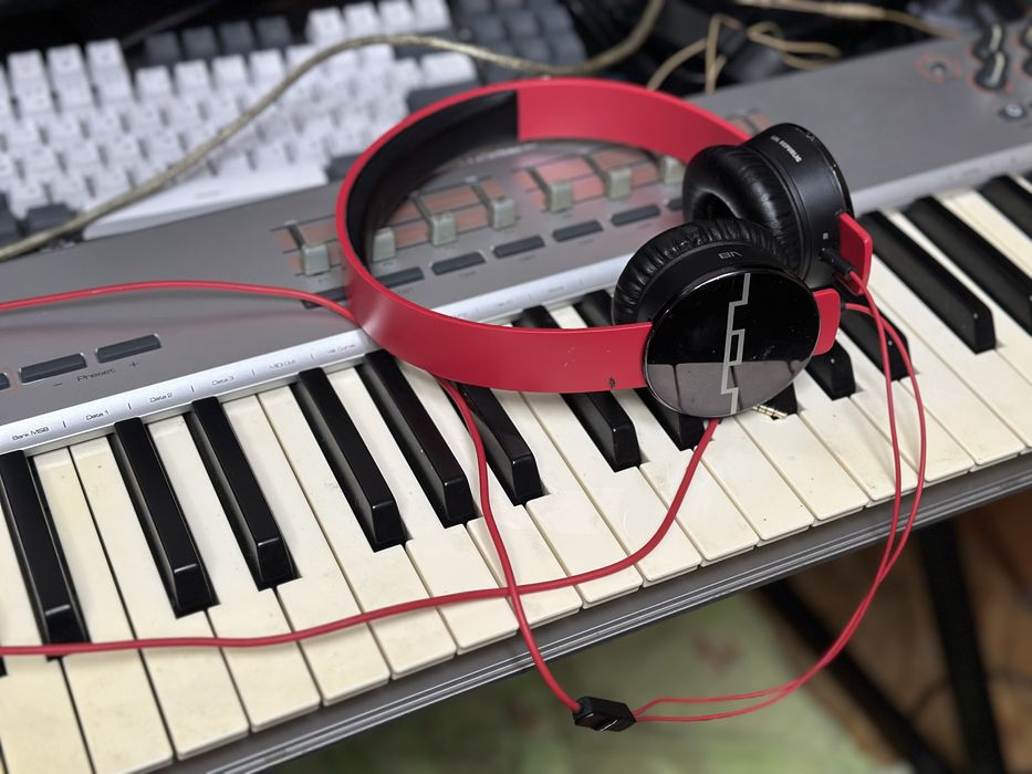 Навушники проводні sol republic v8