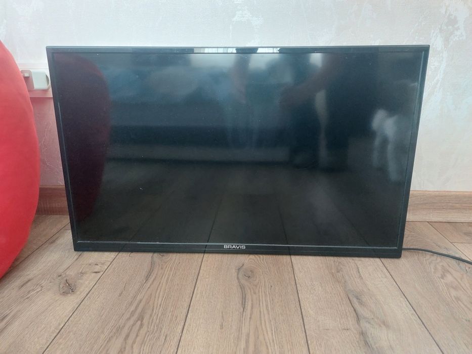 Телевізор Bravis led-32eh30b 32 дюйма
