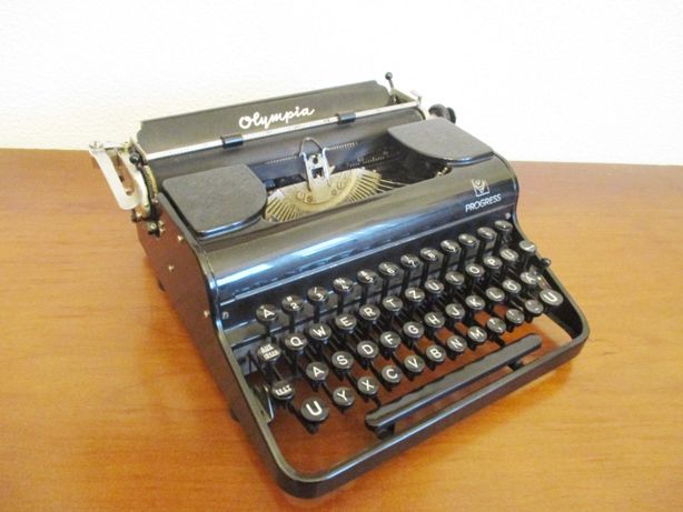 Maquina de escrever Olympia antiga