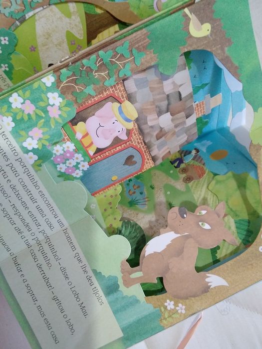 Livro infantil Os Três Porquinhos 3D Pop-up Porto Editora