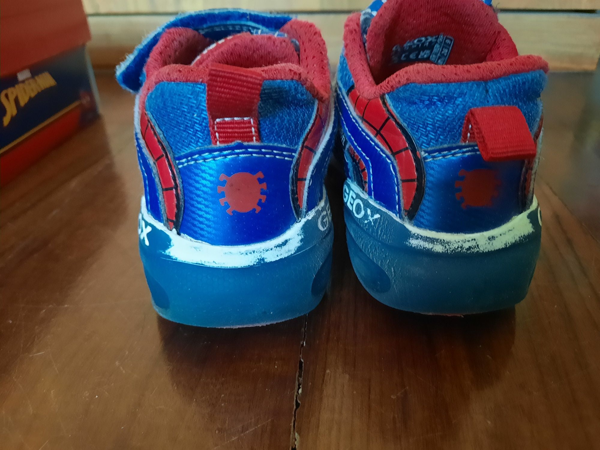 Sapatilhas spiderman geox 26 com luzinhas
