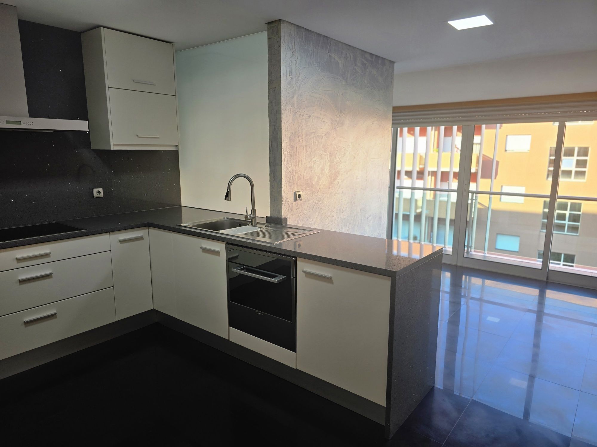 Apartamento T3 semi-novo