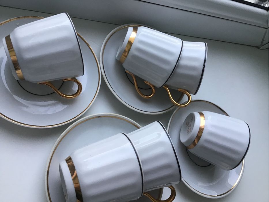 Посуд фарфор тарілки горнятка супниця блюдо глечик