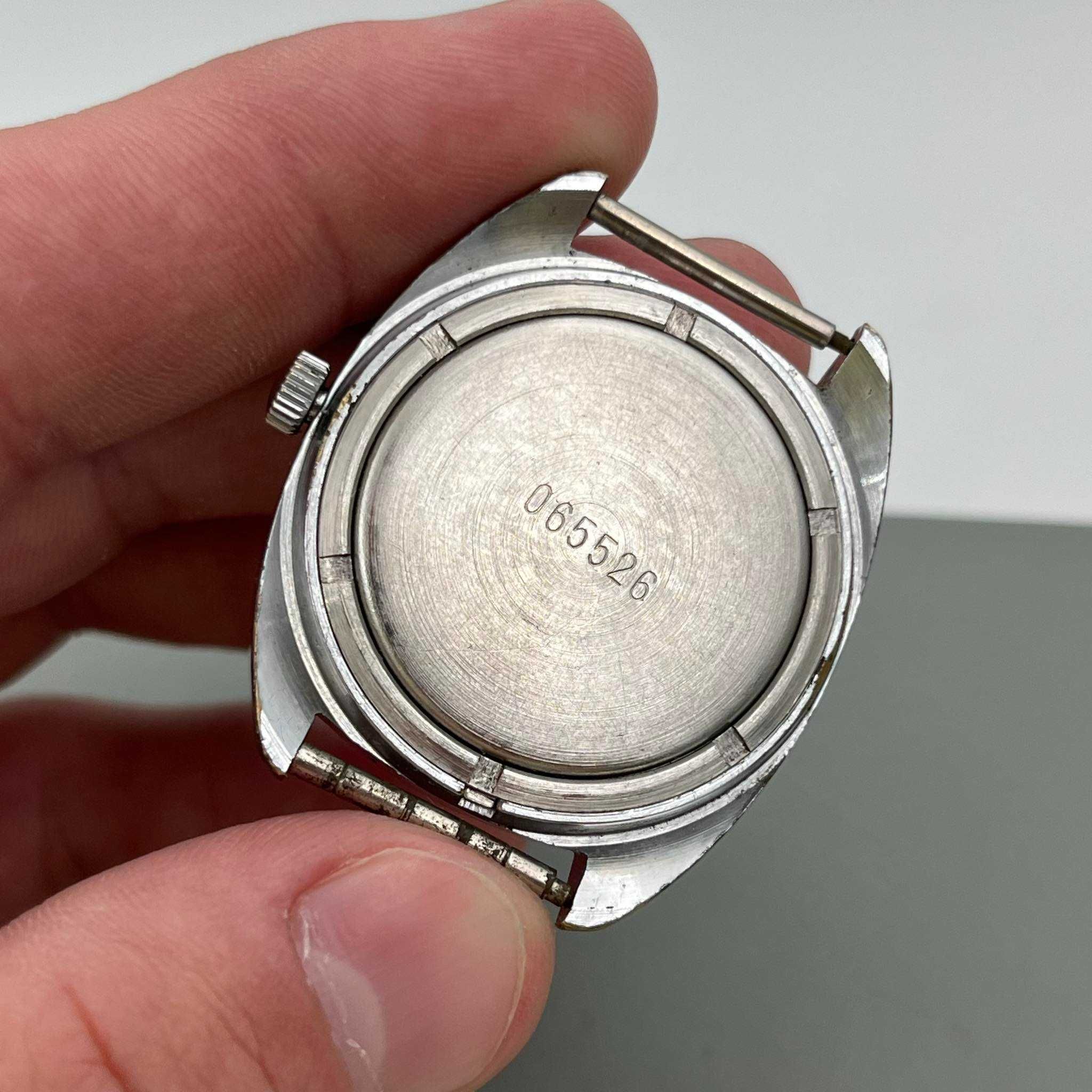 Zegarek RAKIETA PANDA z datownikiem - NAKRĘCANY mechaniczny USSR