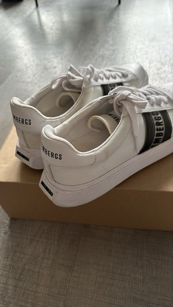 Białe buty Bikkembergs