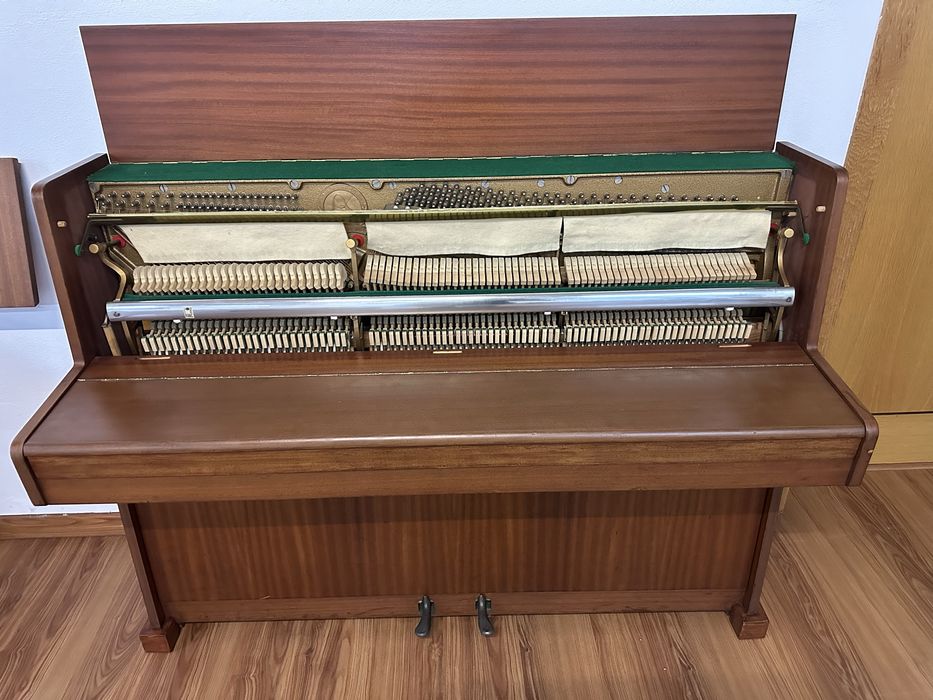 Piano Zimmerman restaurado e afinado