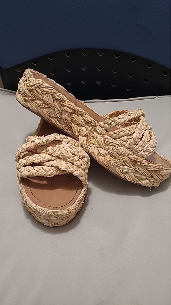 Klapki na Koturnie z Naturalnej Rafii - ZARA 40
