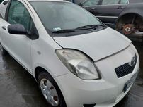 Toyota Yaris II 2 068 błotnik przedni FV transport/dostawa
