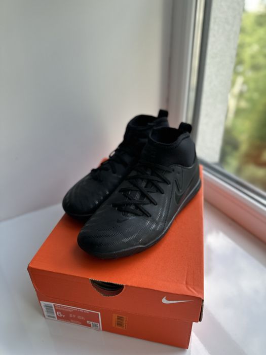 Бутси Сороконіжки футбольне взуття Nike Phantom Luna 2 оригінал